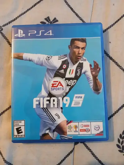 Juego FIFA 19 para PS4 - miniatura 1