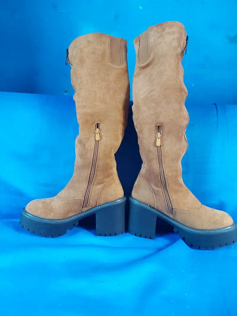 Botas altas camel con cierre - 2