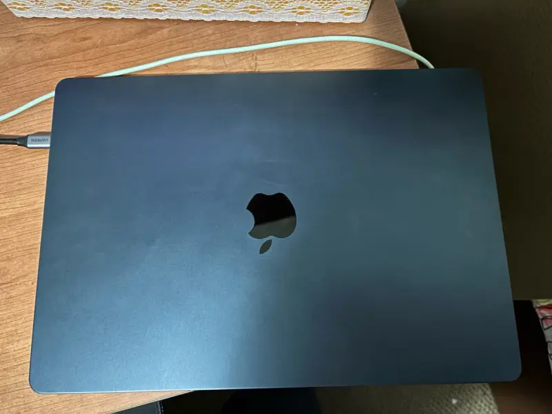 MacBook Air m2 15 - 4