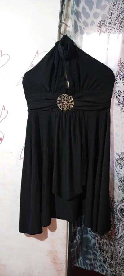 Vestido púrpura con adorno - miniatura 2