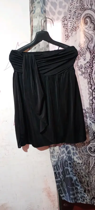 Vestido púrpura con adorno - miniatura 3