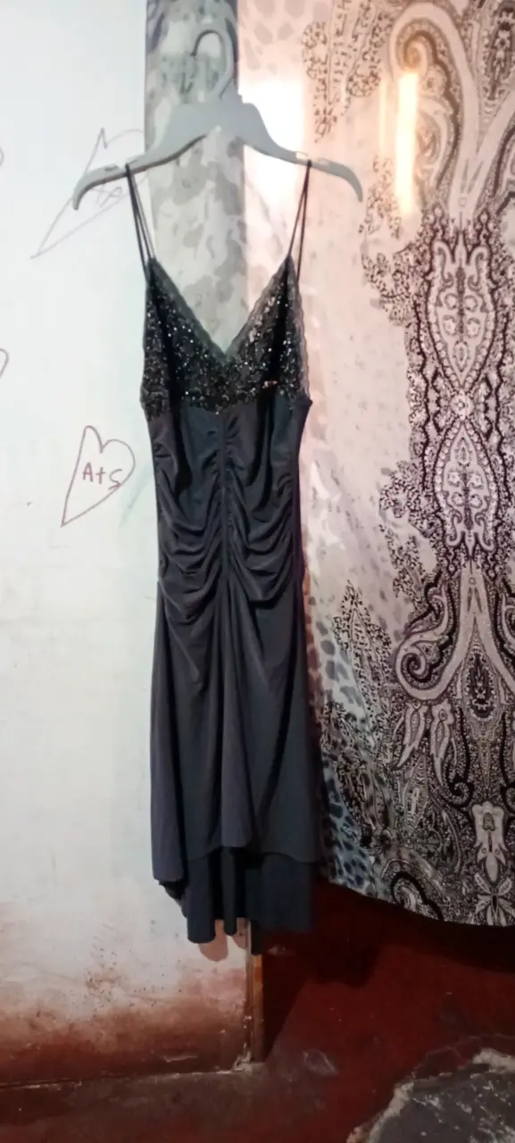 Vestido púrpura con adorno - 5