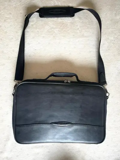 Maletín porta notebook marca Compaq de cuero - miniatura 1