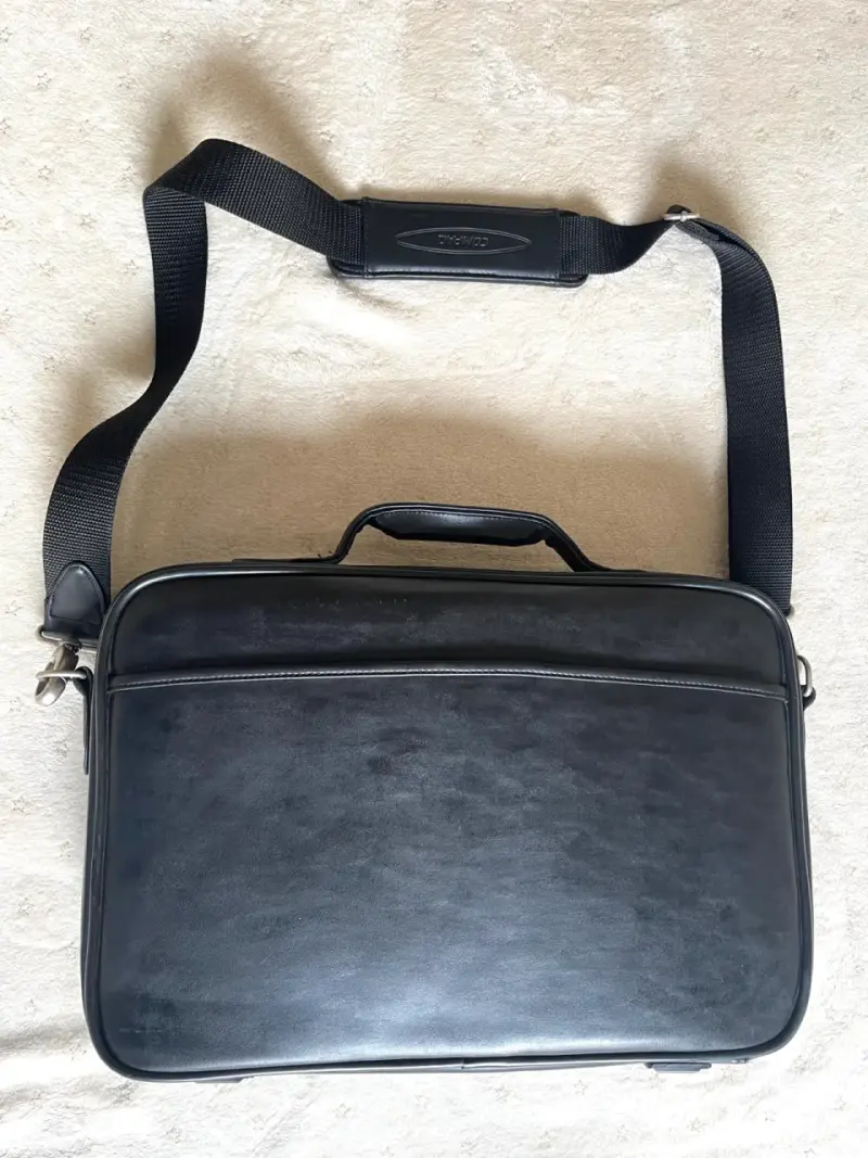 Maletín porta notebook marca Compaq de cuero - 2