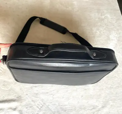 Maletín porta notebook marca Compaq de cuero - miniatura 3