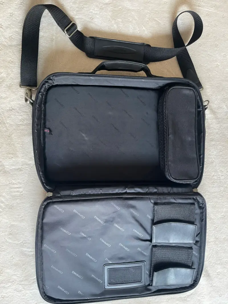 Maletín porta notebook marca Compaq de cuero - 4