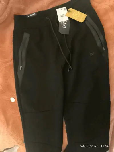 Pantalón buzo jogger negro - miniatura 1