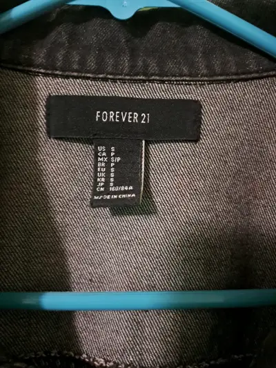 Chaqueta negra de mezclilla - miniatura 2