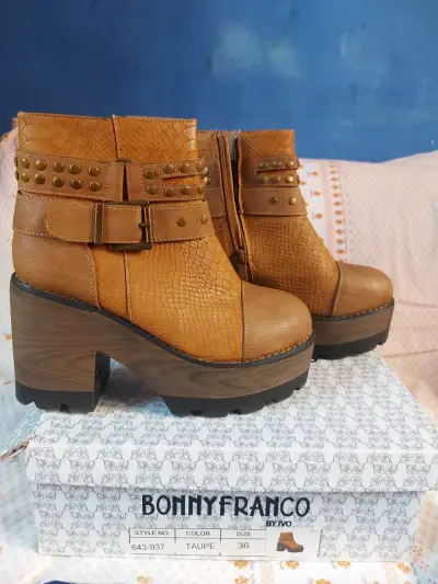 Botines marrón con tachas - miniatura 1