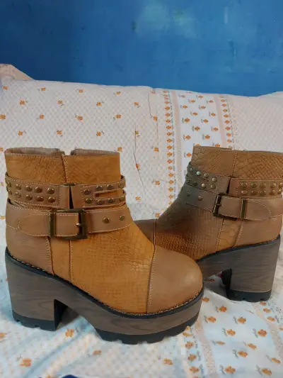 Botines marrón con tachas - miniatura 2