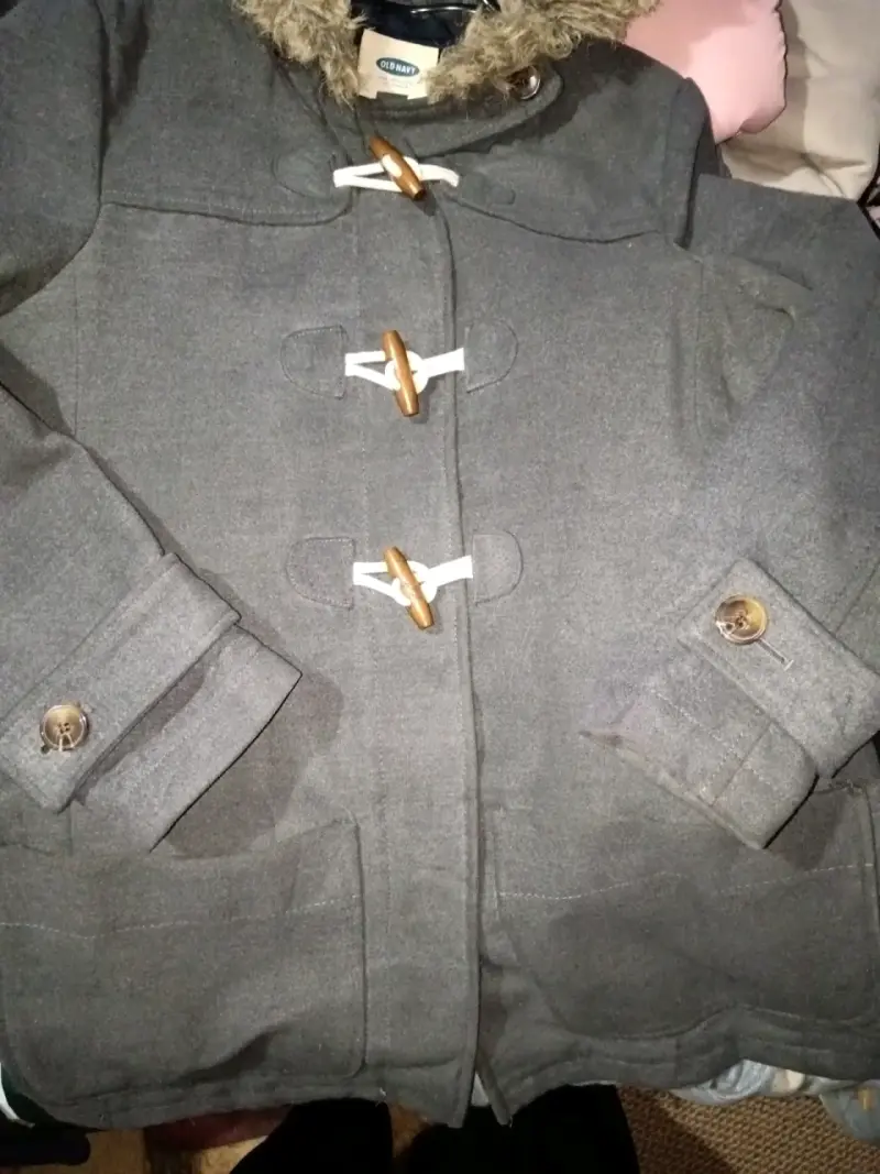 Abrigo gris con capucha - 3