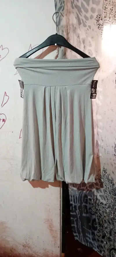 Vestido verde con brillo - miniatura 2