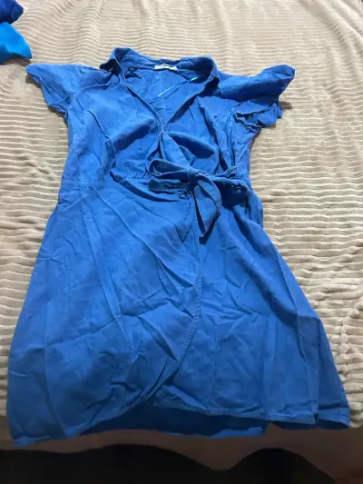 Vestido azul con lazo - miniatura 1