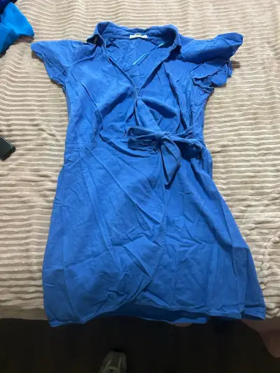 Vestido azul con lazo - miniatura 2