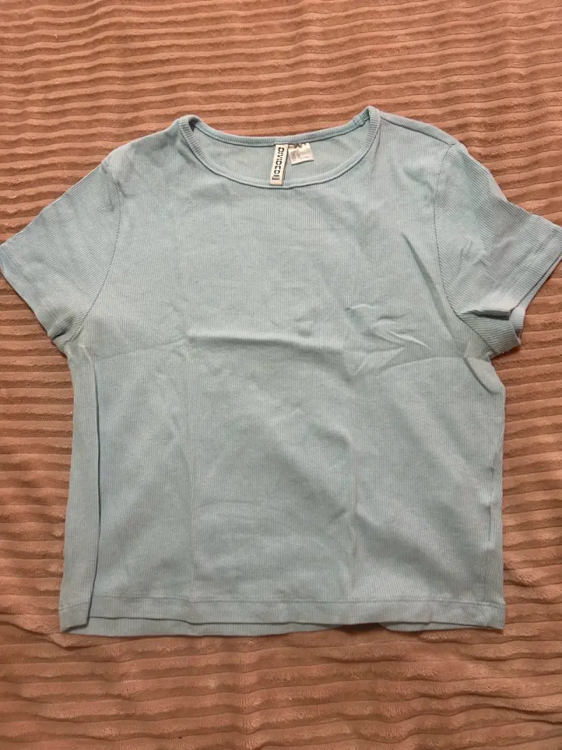 Polera celeste manga corta