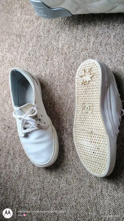 Zapatillas blancas DC de cuero talla 37.5 - miniatura 2