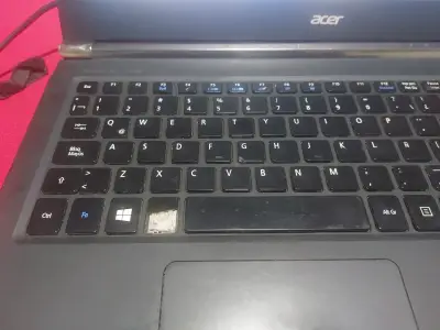Notebook laptop usado varios detalles (usable) - miniatura 3