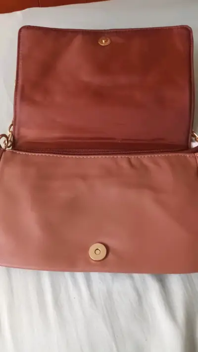 Cartera color terracota con diseño - miniatura 2