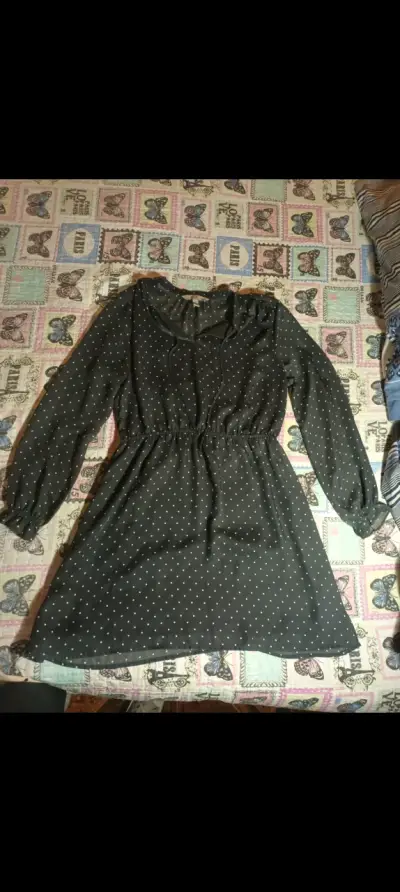 Vestido negro con lunares - miniatura 1
