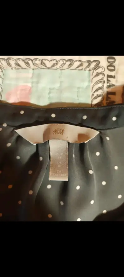 Vestido negro con lunares - miniatura 3