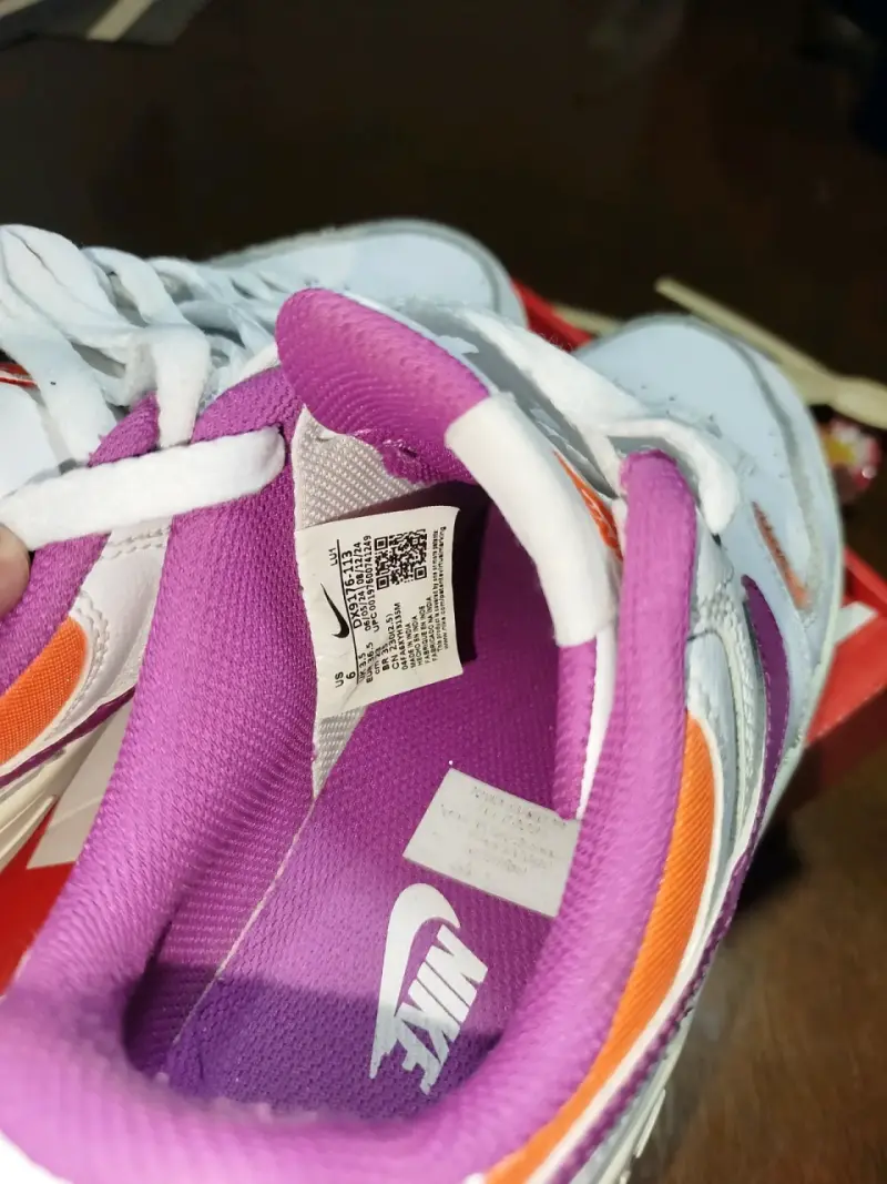 Zapatillas Nike blancas con morado - 4