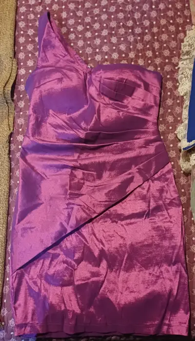 Vestido morado un hombro brillante - miniatura 1