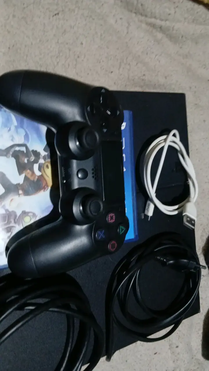 Consola PS4 Sony en buen estado - 4