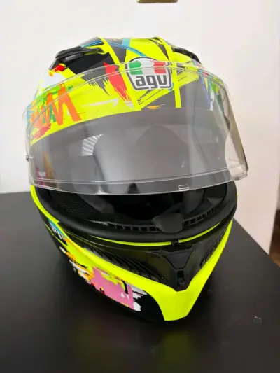 Casco de motocicleta colorido - miniatura 2