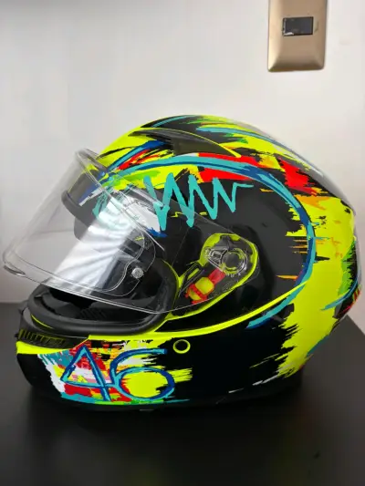 Casco de motocicleta colorido - miniatura 4