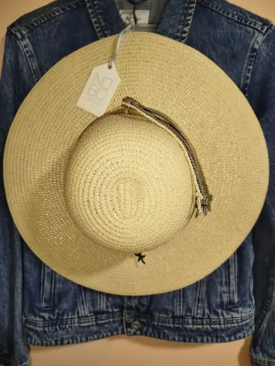 Sombrero de paja beige con etiqueta - miniatura 1