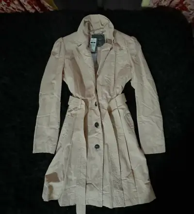 Abrigo beige de mujer - miniatura 1