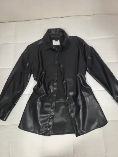 Chaqueta negra de cuero sintético - miniatura 1