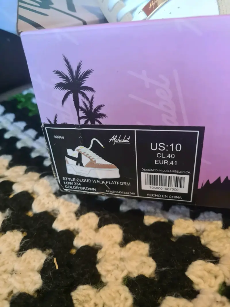 Zapatillas blancas con detalles negros - 3