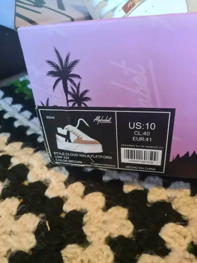 Zapatillas blancas con detalles negros - miniatura 3