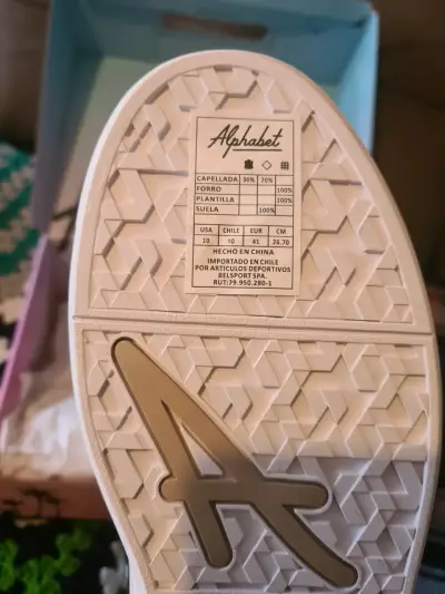 Zapatillas blancas con detalles negros - miniatura 4