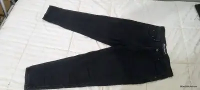 Jeans negros con parches - miniatura 6