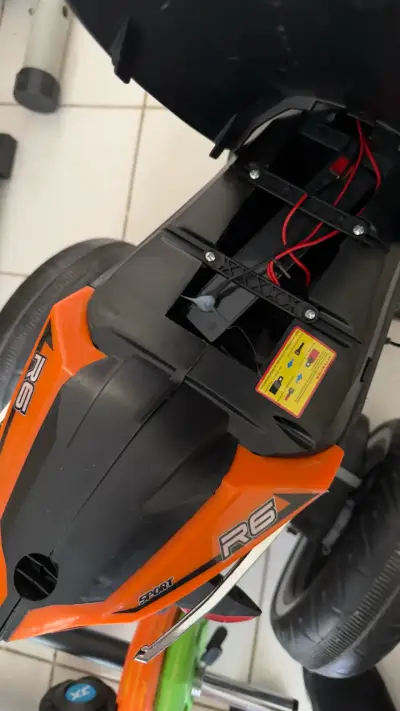 Mini moto bateria para niños - miniatura 3