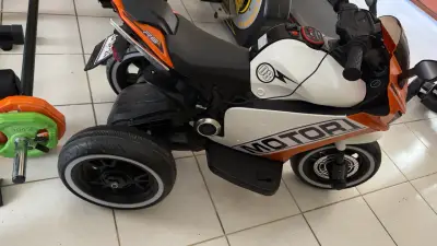 Mini moto bateria para niños - miniatura 4