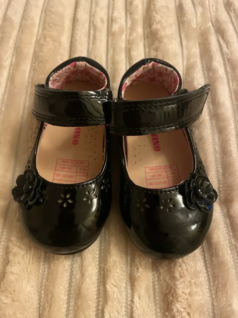 Zapatos de charol negro para niña - 2