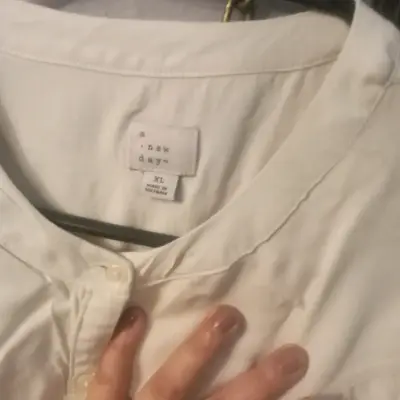 Blusa blanca de mujer - miniatura 2