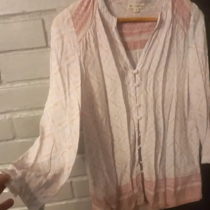 Blusa blanca con detalles rosados - 2