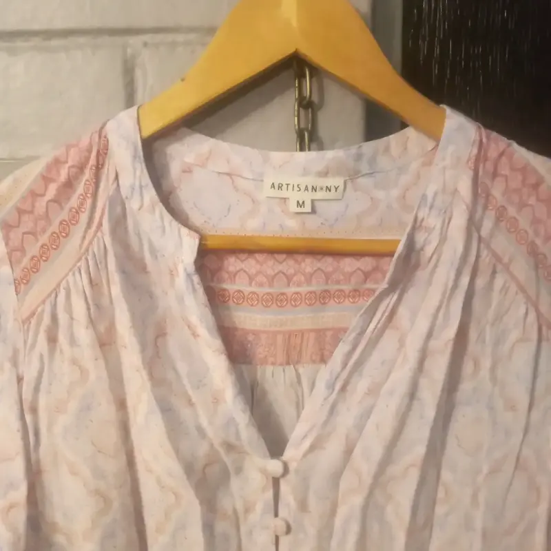 Blusa blanca con detalles rosados - 3