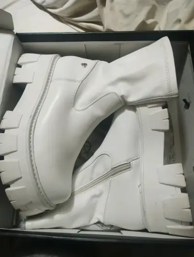 Botas blancas con cierre lateral - miniatura 2