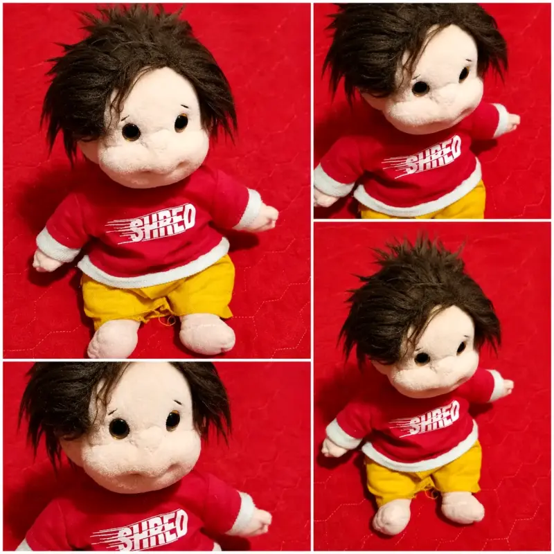 Muñeco de peluche con ropa - 1
