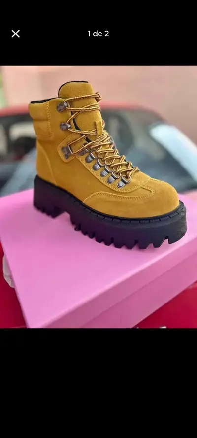 Botas de trekking amarillas - miniatura 1