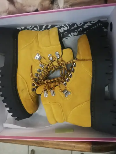 Botas de trekking amarillas - miniatura 2
