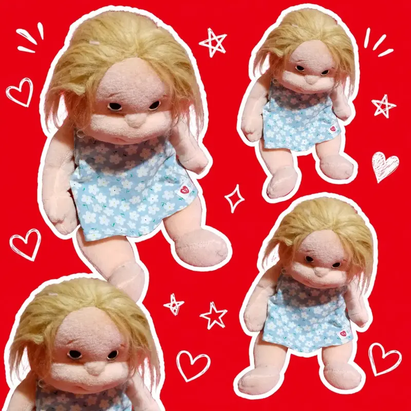 Muñeca de felpa rubia - 1