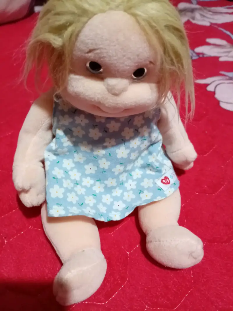 Muñeca de felpa rubia - 2