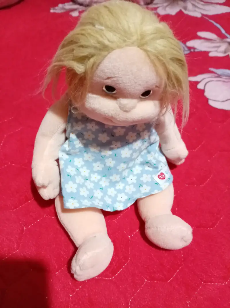 Muñeca de felpa rubia - 4