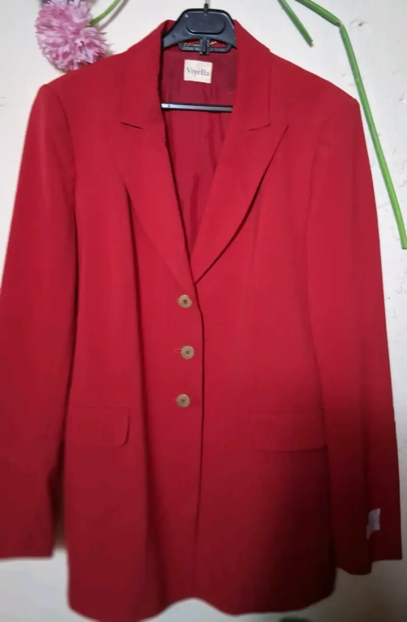 Blazer rojo elegante - 4